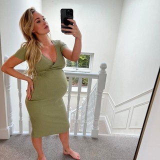Jorgie Porter feet photo thumbnail