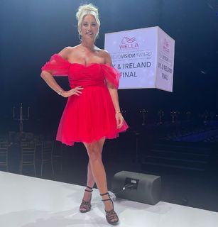 Denise Van Outen feet photo thumbnail