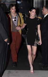 Ashley Greene feet photo thumbnail