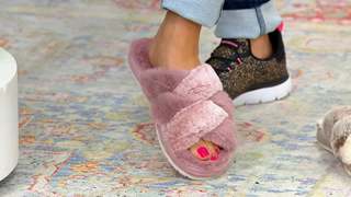 Courtney Khondabi feet photo thumbnail