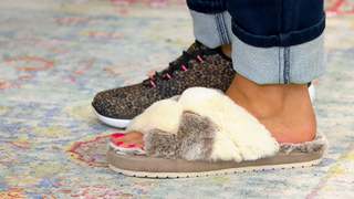 Courtney Khondabi feet photo thumbnail