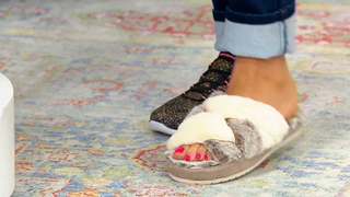 Courtney Khondabi feet photo thumbnail