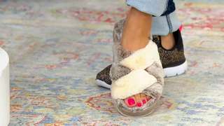 Courtney Khondabi feet photo thumbnail