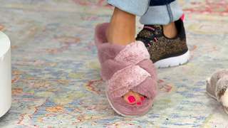 Courtney Khondabi feet photo thumbnail
