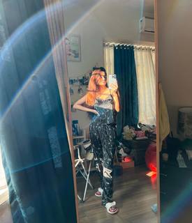 Anushka Sen feet photo thumbnail