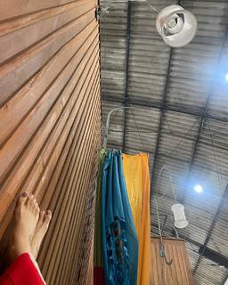 Isis Valverde feet photo thumbnail