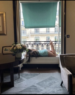 Addison Rae feet photo thumbnail