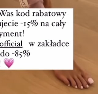 Karolina Pisarek feet photo thumbnail