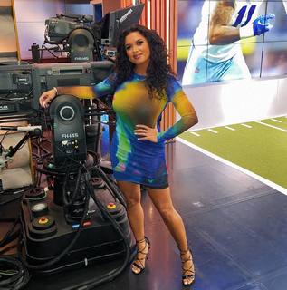 Joy Taylor feet photo thumbnail