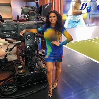 Joy Taylor feet photo thumbnail
