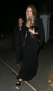 Rosie Huntington-Whiteley feet photo thumbnail