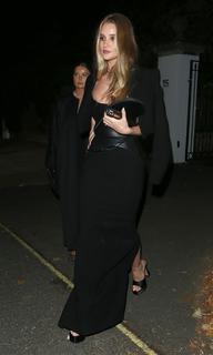 Rosie Huntington-Whiteley feet photo thumbnail