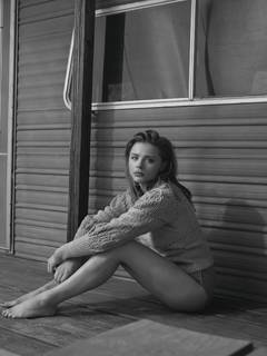 Chloë Grace Moretz feet photo thumbnail