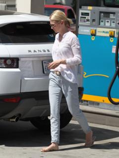 January Jones feet photo thumbnail