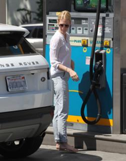 January Jones feet photo thumbnail