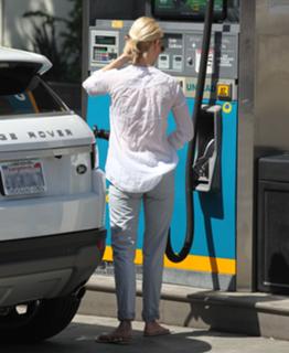 January Jones feet photo thumbnail