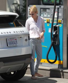 January Jones feet photo thumbnail