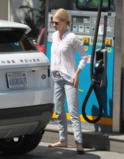January Jones feet photo thumbnail