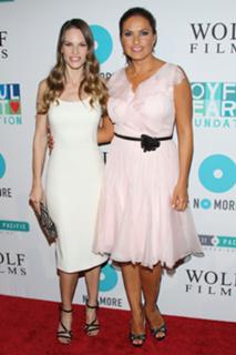 Hilary Swank feet photo thumbnail