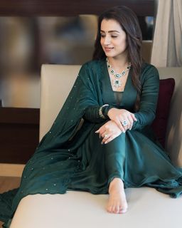 Trisha Krishnan feet photo thumbnail