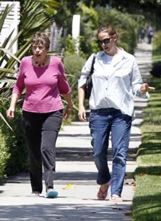 Jennifer Garner feet photo thumbnail
