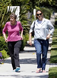 Jennifer Garner feet photo thumbnail