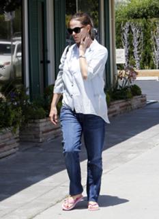 Jennifer Garner feet photo thumbnail