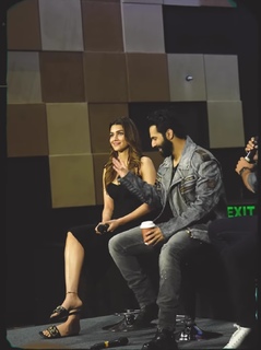 Kriti Sanon feet photo thumbnail
