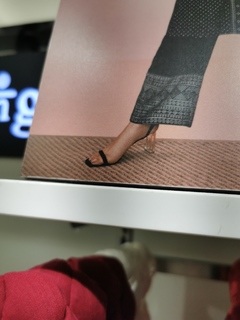 Kriti Sanon feet photo thumbnail