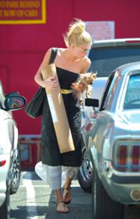 Amber Heard feet photo thumbnail