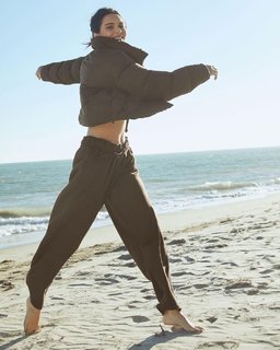 Kendall Jenner feet photo thumbnail