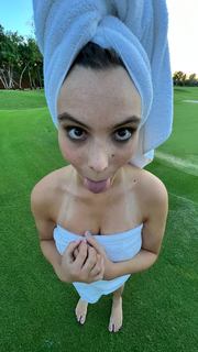 Lele Pons feet photo thumbnail