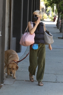 Selma Blair feet photo thumbnail