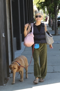 Selma Blair feet photo thumbnail