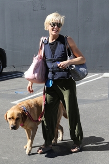 Selma Blair feet photo thumbnail