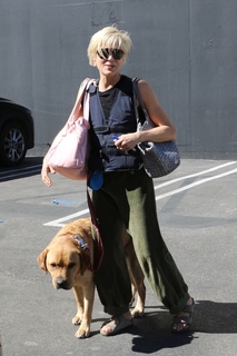 Selma Blair feet photo thumbnail