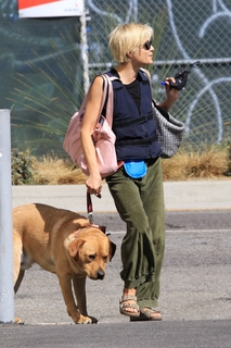 Selma Blair feet photo thumbnail