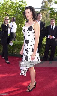 Lucy Lawless feet photo thumbnail