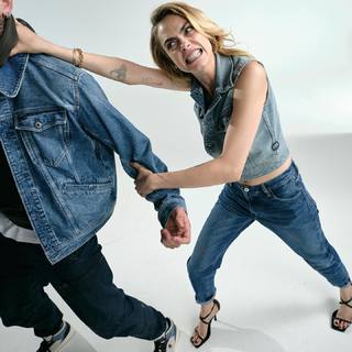Cara Delevingne feet photo thumbnail