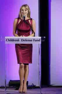 Reese Witherspoon feet photo thumbnail