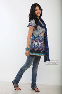 Shruti Haasan feet photo thumbnail