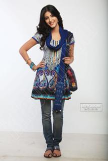 Shruti Haasan feet photo thumbnail