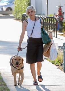 Selma Blair feet photo thumbnail