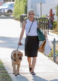Selma Blair feet photo thumbnail
