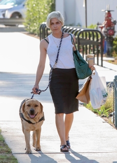 Selma Blair feet photo thumbnail