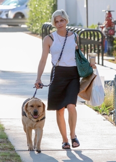 Selma Blair feet photo thumbnail