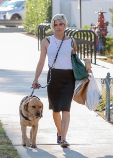 Selma Blair feet photo thumbnail
