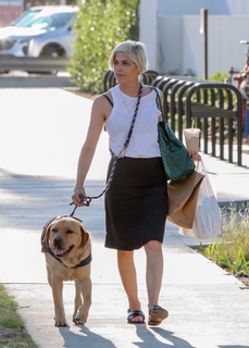 Selma Blair feet photo thumbnail