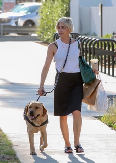 Selma Blair feet photo thumbnail