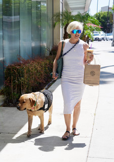Selma Blair feet photo thumbnail